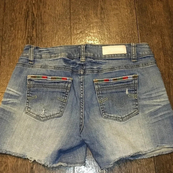 Zco Light Wash Mid Rise Distressed Denim Shorts Junior Size 7 - Picture 2 of 6